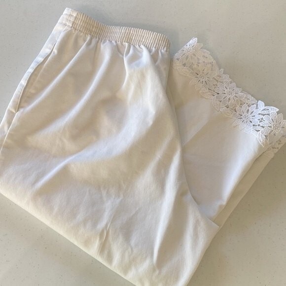 Alfred Dunner Lace Crochet Hem Detail Elastic Waist Cropped Pull On Pant Stretch - Picture 11 of 11